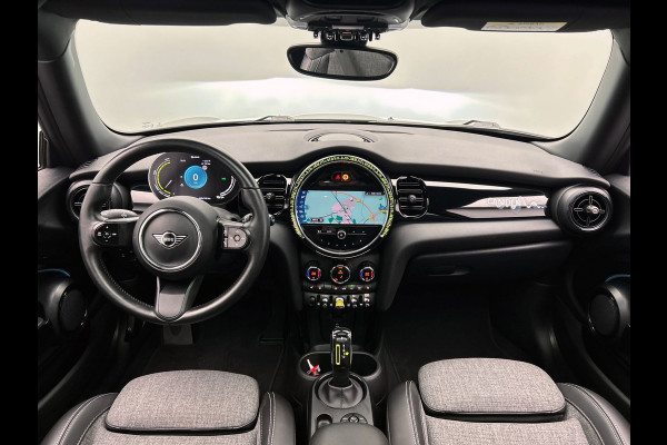 MINI Electric MINI Electric Collection 33 kWh | SOH 96% | Dealer Onderhouden | Panoramadak | Camera | Carplay | Stoelverwarming |