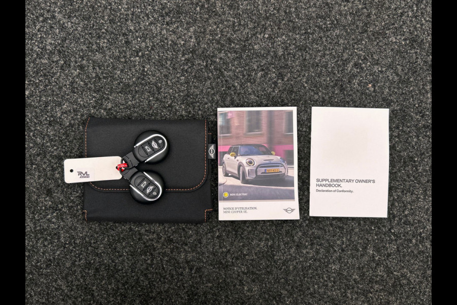 MINI Electric MINI Electric Collection 33 kWh | SOH 96% | Dealer Onderhouden | Panoramadak | Camera | Carplay | Stoelverwarming |
