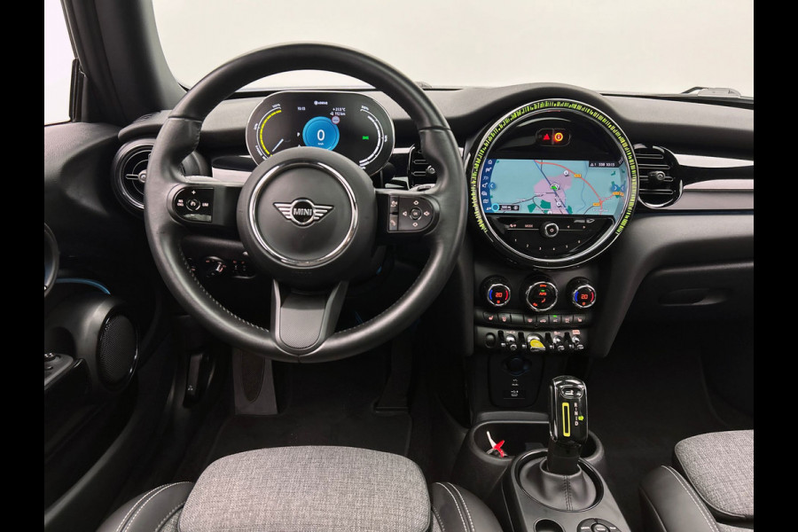 MINI Electric MINI Electric Collection 33 kWh | SOH 96% | Dealer Onderhouden | Panoramadak | Camera | Carplay | Stoelverwarming |