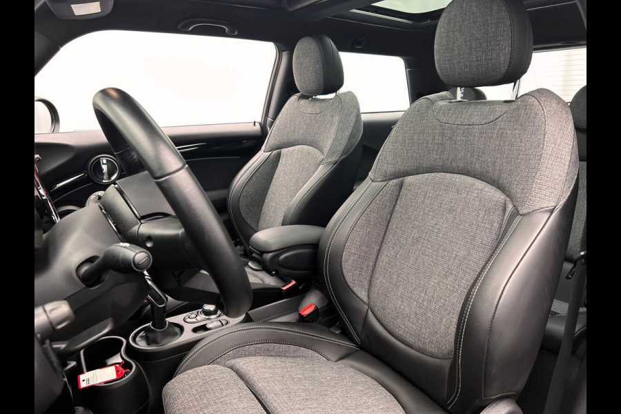 MINI Electric MINI Electric Collection 33 kWh | SOH 96% | Dealer Onderhouden | Panoramadak | Camera | Carplay | Stoelverwarming |