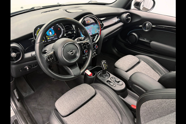 MINI Electric MINI Electric Collection 33 kWh | SOH 96% | Dealer Onderhouden | Panoramadak | Camera | Carplay | Stoelverwarming |