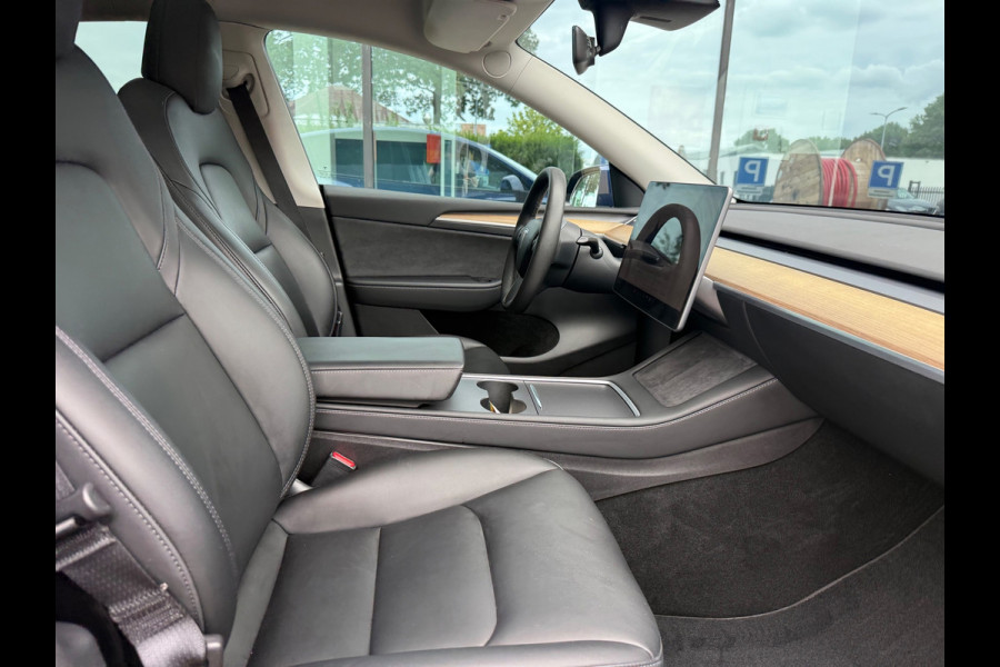 Tesla Model Y Long Range AWD 75 kWh - Panodak - Climate - Camera - Org.NL
