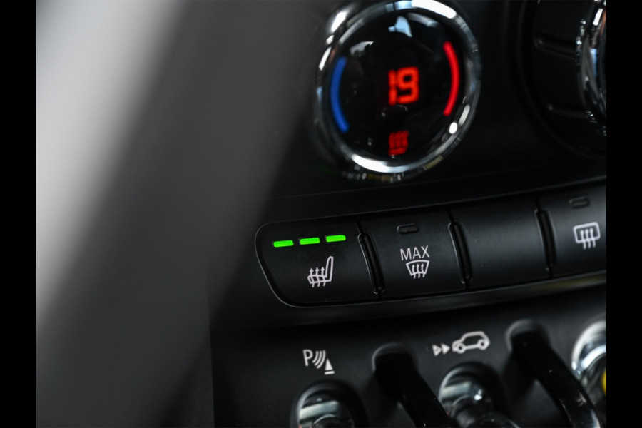 MINI Electric Yours 33 kWh | NL-Auto | Dealeronderhouden | SOH 95.1% | Panoramadak | Harman/Kardon | HUD | Camera | Stoelverwarming | Keyless Entry |