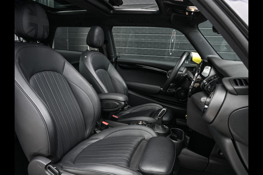 MINI Electric Yours 33 kWh | NL-Auto | Dealeronderhouden | SOH 95.1% | Panoramadak | Harman/Kardon | HUD | Camera | Stoelverwarming | Keyless Entry |
