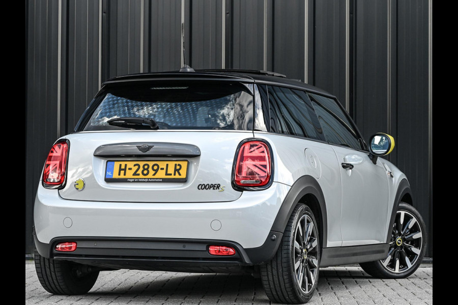 MINI Electric Yours 33 kWh | NL-Auto | Dealeronderhouden | SOH 95.1% | Panoramadak | Harman/Kardon | HUD | Camera | Stoelverwarming | Keyless Entry |