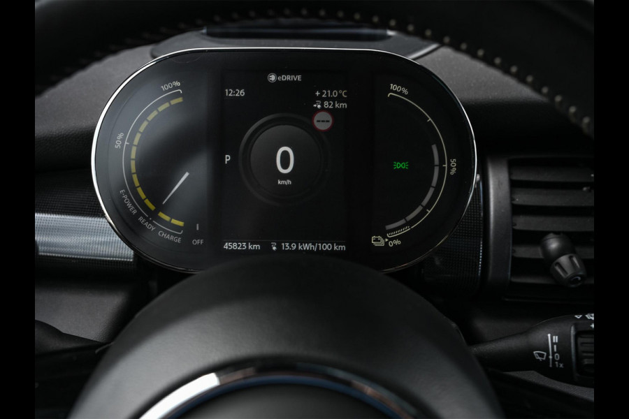 MINI Electric Yours 33 kWh | NL-Auto | Dealeronderhouden | SOH 95.1% | Panoramadak | Harman/Kardon | HUD | Camera | Stoelverwarming | Keyless Entry |