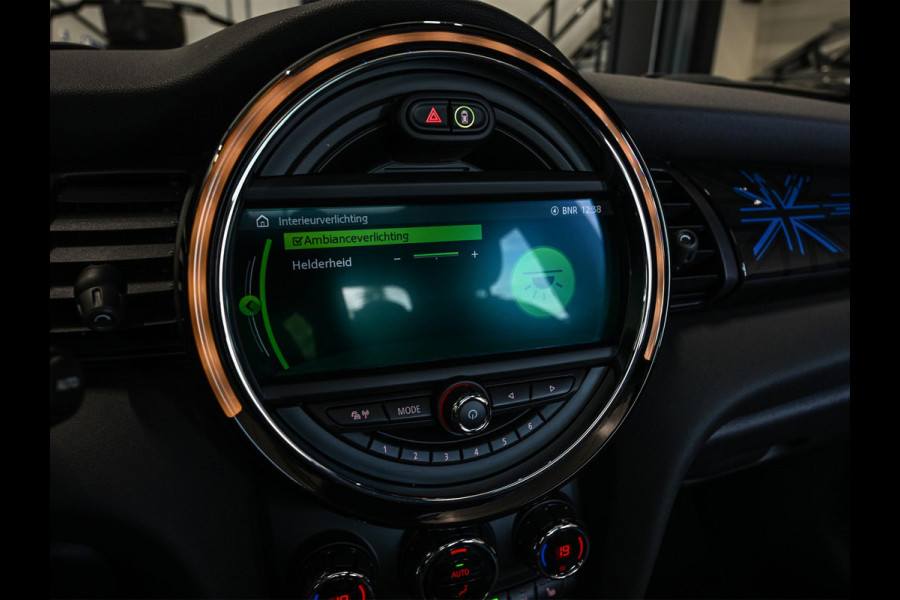 MINI Electric Yours 33 kWh | NL-Auto | Dealeronderhouden | SOH 95.1% | Panoramadak | Harman/Kardon | HUD | Camera | Stoelverwarming | Keyless Entry |