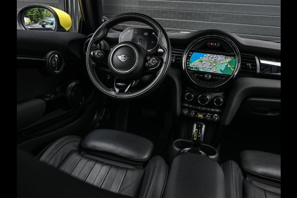 MINI Electric Yours 33 kWh | NL-Auto | Dealeronderhouden | SOH 95.1% | Panoramadak | Harman/Kardon | HUD | Camera | Stoelverwarming | Keyless Entry |