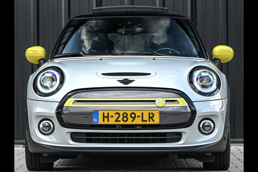 MINI Electric Yours 33 kWh | NL-Auto | Dealeronderhouden | SOH 95.1% | Panoramadak | Harman/Kardon | HUD | Camera | Stoelverwarming | Keyless Entry |