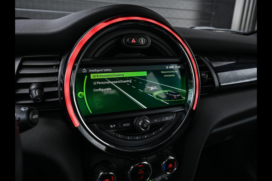 MINI Electric Yours 33 kWh | NL-Auto | Dealeronderhouden | SOH 95.1% | Panoramadak | Harman/Kardon | HUD | Camera | Stoelverwarming | Keyless Entry |