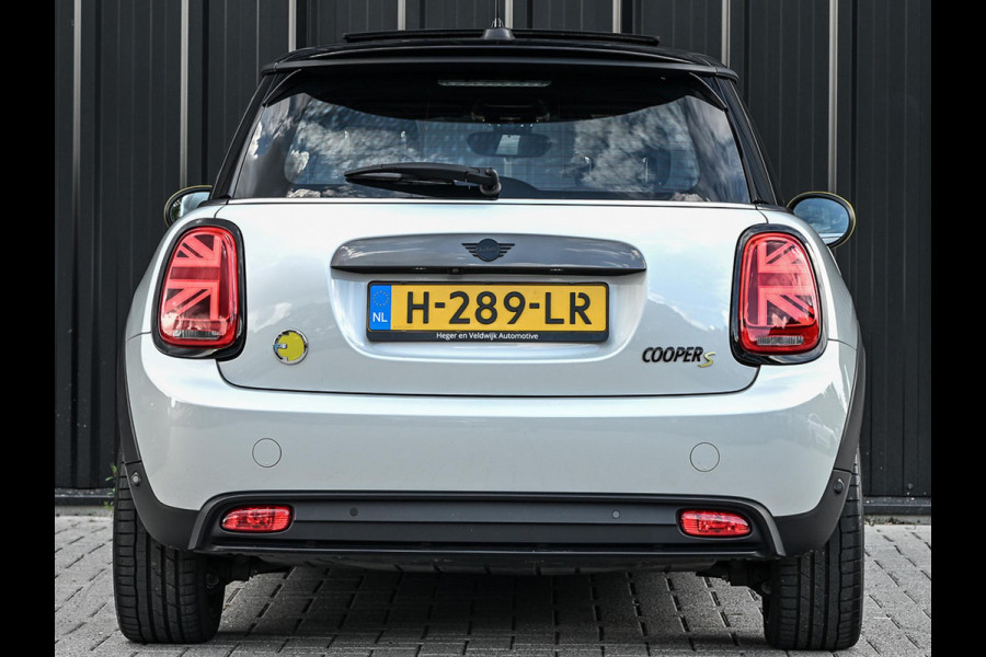 MINI Electric Yours 33 kWh | NL-Auto | Dealeronderhouden | SOH 95.1% | Panoramadak | Harman/Kardon | HUD | Camera | Stoelverwarming | Keyless Entry |