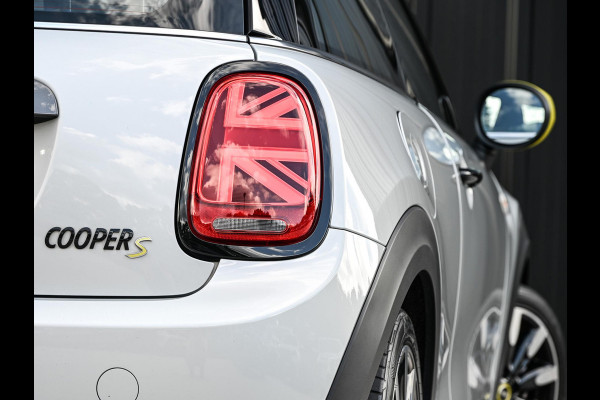 MINI Electric Yours 33 kWh | NL-Auto | Dealeronderhouden | SOH 95.1% | Panoramadak | Harman/Kardon | HUD | Camera | Stoelverwarming | Keyless Entry |