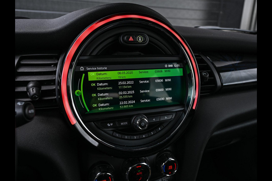 MINI Electric Yours 33 kWh | NL-Auto | Dealeronderhouden | SOH 95.1% | Panoramadak | Harman/Kardon | HUD | Camera | Stoelverwarming | Keyless Entry |