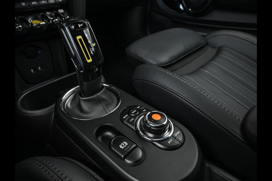 MINI Electric Yours 33 kWh | NL-Auto | Dealeronderhouden | SOH 95.1% | Panoramadak | Harman/Kardon | HUD | Camera | Stoelverwarming | Keyless Entry |