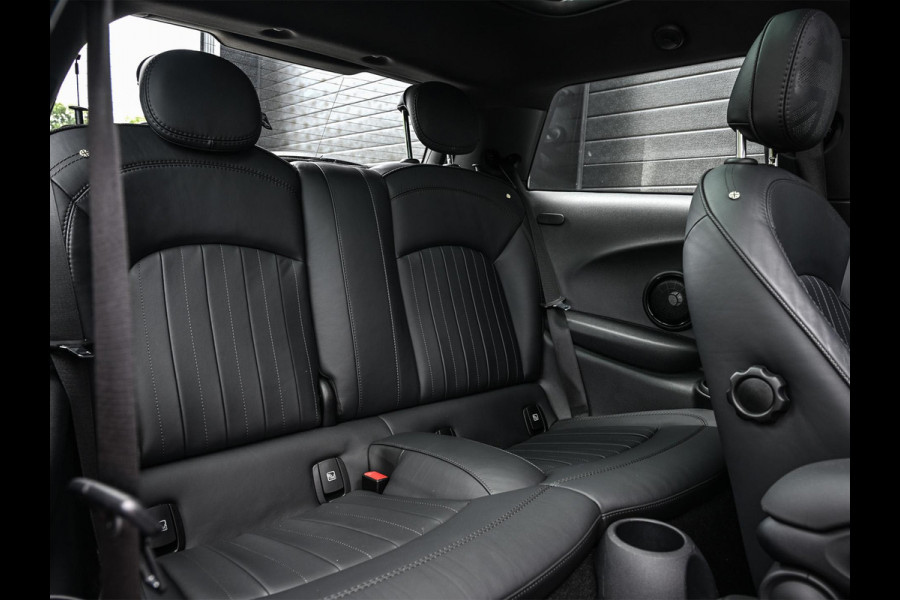 MINI Electric Yours 33 kWh | NL-Auto | Dealeronderhouden | SOH 95.1% | Panoramadak | Harman/Kardon | HUD | Camera | Stoelverwarming | Keyless Entry |