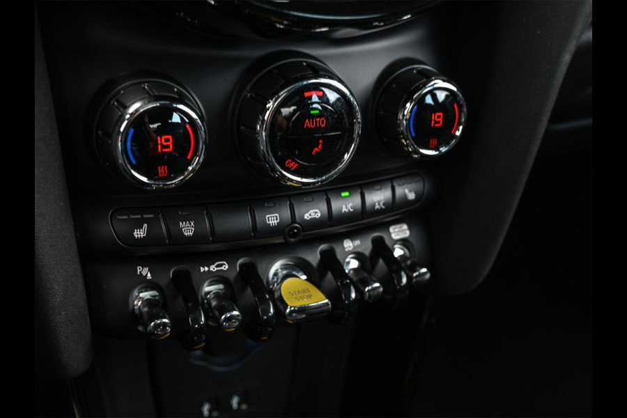 MINI Electric Yours 33 kWh | NL-Auto | Dealeronderhouden | SOH 95.1% | Panoramadak | Harman/Kardon | HUD | Camera | Stoelverwarming | Keyless Entry |