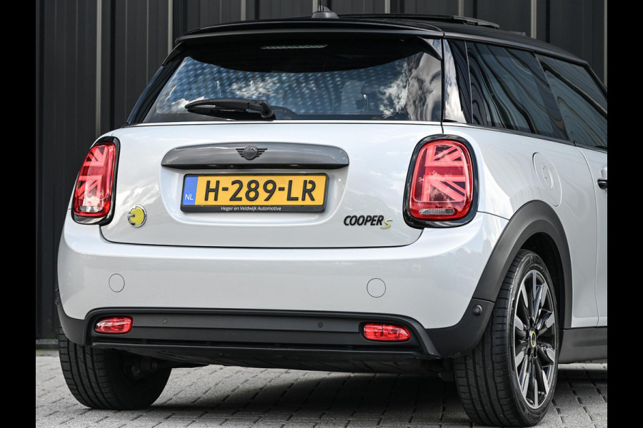 MINI Electric Yours 33 kWh | NL-Auto | Dealeronderhouden | SOH 95.1% | Panoramadak | Harman/Kardon | HUD | Camera | Stoelverwarming | Keyless Entry |