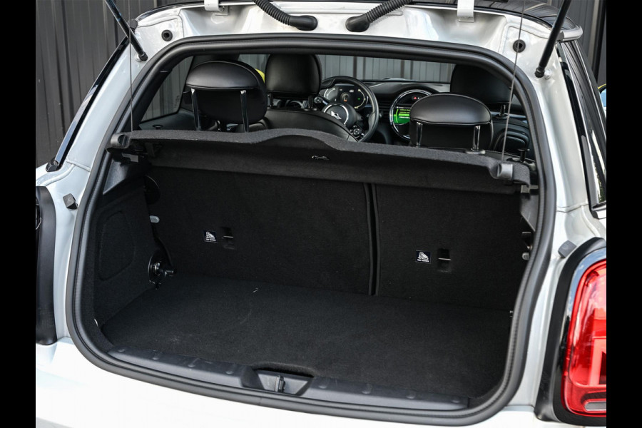 MINI Electric Yours 33 kWh | NL-Auto | Dealeronderhouden | SOH 95.1% | Panoramadak | Harman/Kardon | HUD | Camera | Stoelverwarming | Keyless Entry |