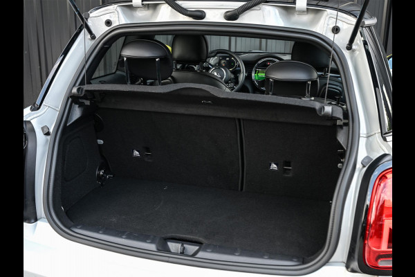 MINI Electric Yours 33 kWh | NL-Auto | Dealeronderhouden | SOH 95.1% | Panoramadak | Harman/Kardon | HUD | Camera | Stoelverwarming | Keyless Entry |