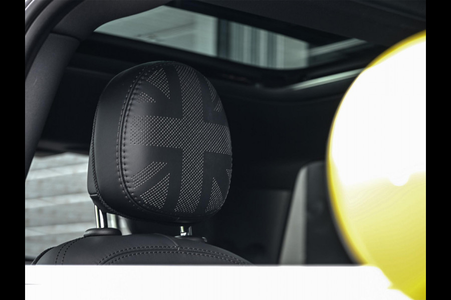 MINI Electric Yours 33 kWh | NL-Auto | Dealeronderhouden | SOH 95.1% | Panoramadak | Harman/Kardon | HUD | Camera | Stoelverwarming | Keyless Entry |