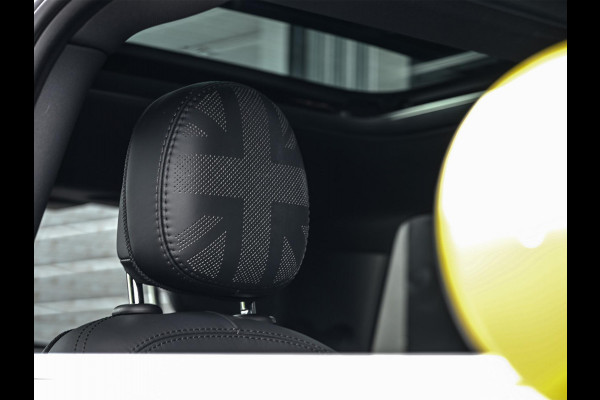 MINI Electric Yours 33 kWh | NL-Auto | Dealeronderhouden | SOH 95.1% | Panoramadak | Harman/Kardon | HUD | Camera | Stoelverwarming | Keyless Entry |