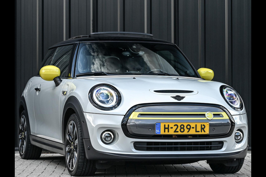 MINI Electric Yours 33 kWh | NL-Auto | Dealeronderhouden | SOH 95.1% | Panoramadak | Harman/Kardon | HUD | Camera | Stoelverwarming | Keyless Entry |