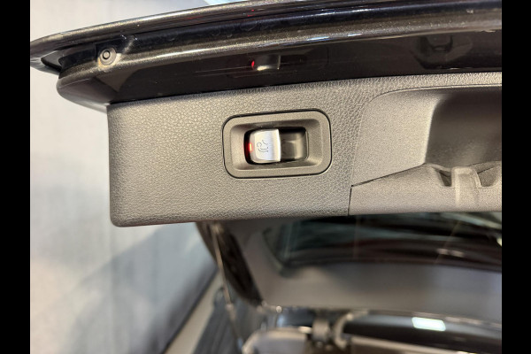 Mercedes-Benz E-Klasse Estate 300 e AMG Line 18"/Trekhaak/Panoramadak/Burmester/Dodehoek/360 camera/Elektrische klep/Apple Carplay & Android Auto