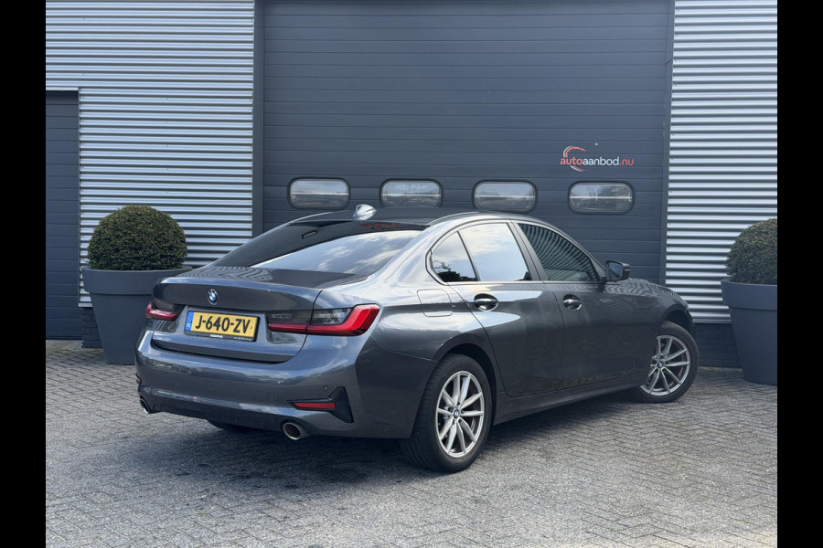 BMW 3-serie 320i xDrive High Executive Edition | Navigatie | Head-Up Display | DAB | Privacy Glass | Lederen Bekleding |