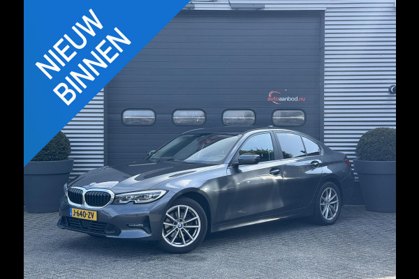 BMW 3-serie 320i xDrive High Executive Edition | Navigatie | Head-Up Display | DAB | Privacy Glass | Lederen Bekleding |