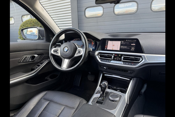 BMW 3-serie 320i xDrive High Executive Edition | Navigatie | Head-Up Display | DAB | Privacy Glass | Lederen Bekleding |