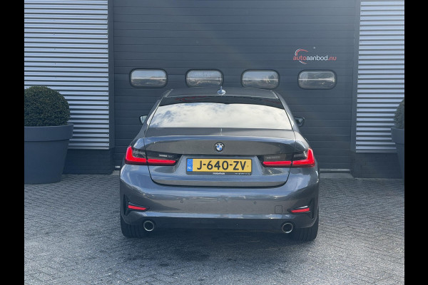 BMW 3-serie 320i xDrive High Executive Edition | Navigatie | Head-Up Display | DAB | Privacy Glass | Lederen Bekleding |