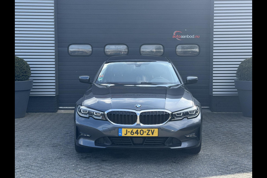 BMW 3-serie 320i xDrive High Executive Edition | Navigatie | Head-Up Display | DAB | Privacy Glass | Lederen Bekleding |