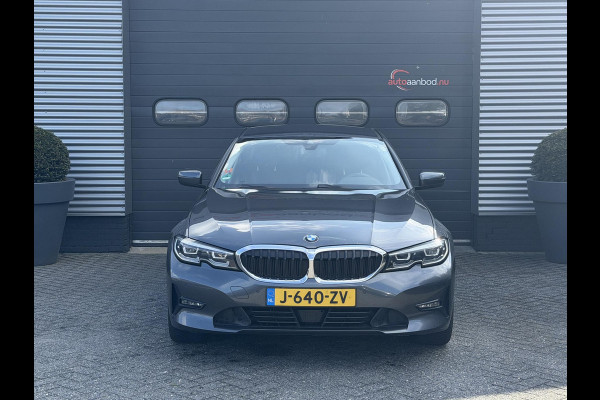 BMW 3-serie 320i xDrive High Executive Edition | Navigatie | Head-Up Display | DAB | Privacy Glass | Lederen Bekleding |