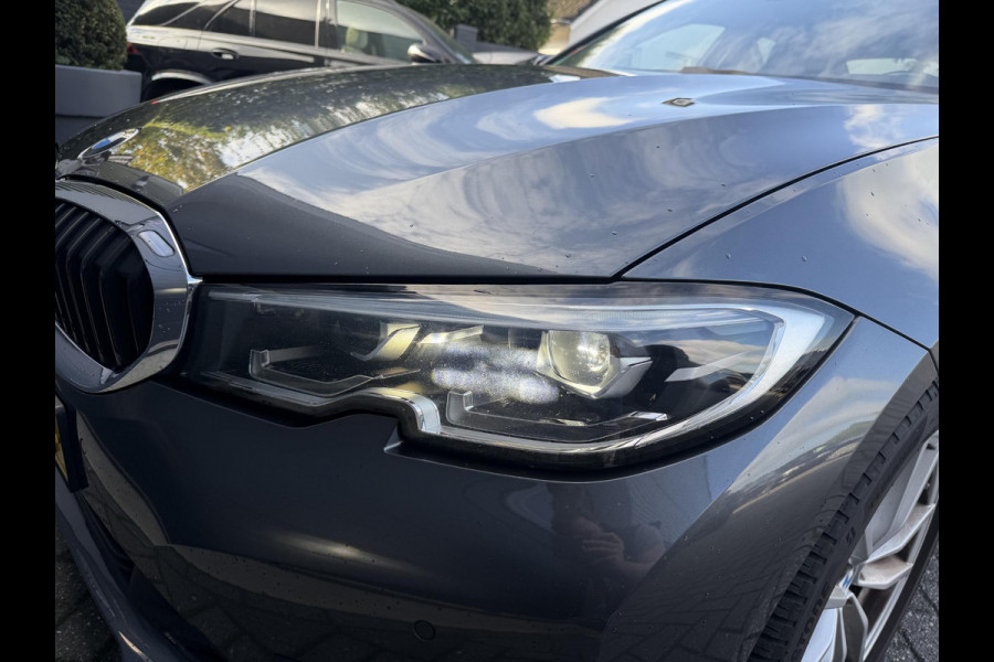 BMW 3-serie 320i xDrive High Executive Edition | Navigatie | Head-Up Display | DAB | Privacy Glass | Lederen Bekleding |