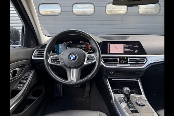 BMW 3-serie 320i xDrive High Executive Edition | Navigatie | Head-Up Display | DAB | Privacy Glass | Lederen Bekleding |