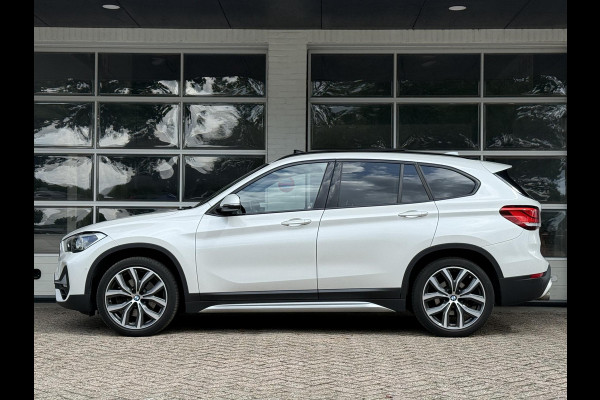 BMW X1 xDrive25i X LINE | PANORAMA | NAVIGATIE PLUS | STOELVERWARMING | CAMERA | HEAD UP |