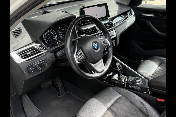 BMW X1 xDrive25i X LINE | PANORAMA | NAVIGATIE PLUS | STOELVERWARMING | CAMERA | HEAD UP |
