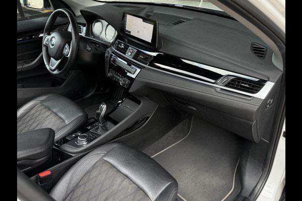 BMW X1 xDrive25i X LINE | PANORAMA | NAVIGATIE PLUS | STOELVERWARMING | CAMERA | HEAD UP |
