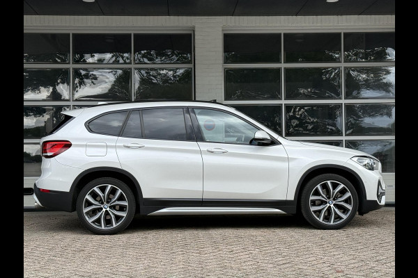 BMW X1 xDrive25i X LINE | PANORAMA | NAVIGATIE PLUS | STOELVERWARMING | CAMERA | HEAD UP |