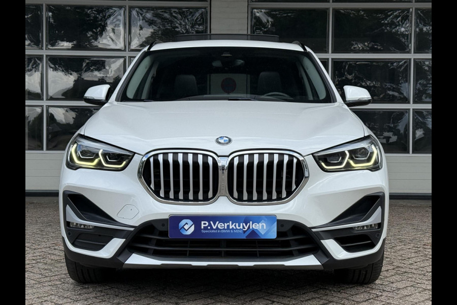 BMW X1 xDrive25i X LINE | PANORAMA | NAVIGATIE PLUS | STOELVERWARMING | CAMERA | HEAD UP |