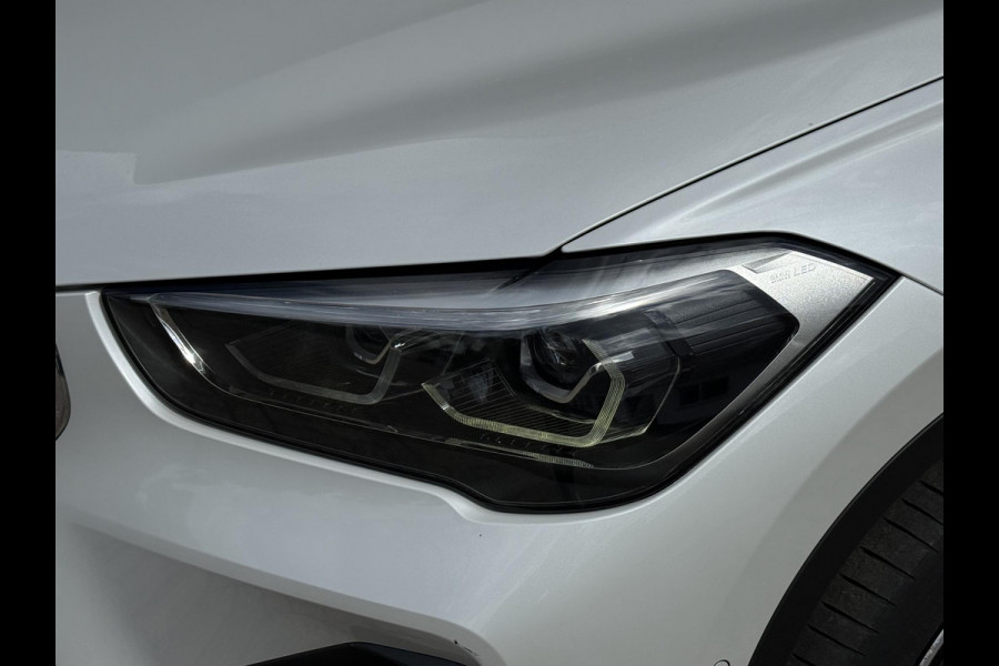 BMW X1 xDrive25i X LINE | PANORAMA | NAVIGATIE PLUS | STOELVERWARMING | CAMERA | HEAD UP |