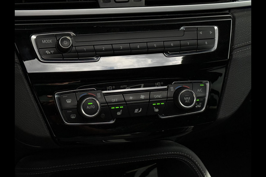 BMW X1 xDrive25i X LINE | PANORAMA | NAVIGATIE PLUS | STOELVERWARMING | CAMERA | HEAD UP |