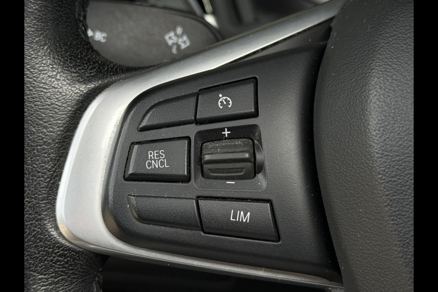 BMW X1 xDrive25i X LINE | PANORAMA | NAVIGATIE PLUS | STOELVERWARMING | CAMERA | HEAD UP |