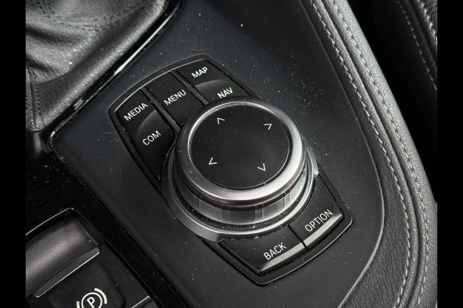 BMW X1 xDrive25i X LINE | PANORAMA | NAVIGATIE PLUS | STOELVERWARMING | CAMERA | HEAD UP |