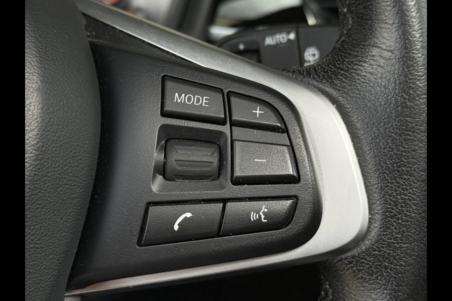 BMW X1 xDrive25i X LINE | PANORAMA | NAVIGATIE PLUS | STOELVERWARMING | CAMERA | HEAD UP |
