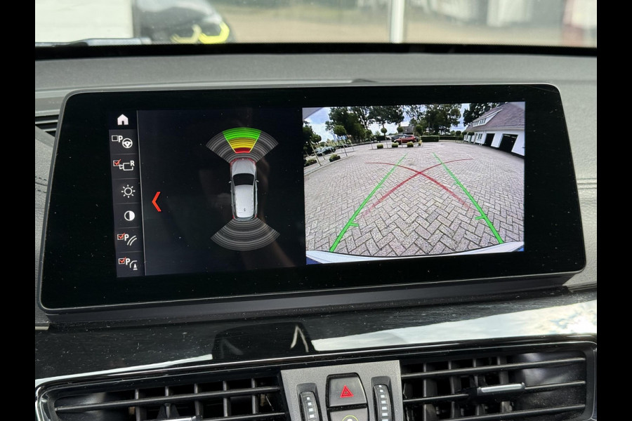 BMW X1 xDrive25i X LINE | PANORAMA | NAVIGATIE PLUS | STOELVERWARMING | CAMERA | HEAD UP |