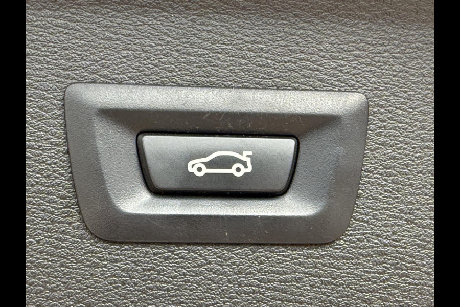 BMW X1 xDrive25i X LINE | PANORAMA | NAVIGATIE PLUS | STOELVERWARMING | CAMERA | HEAD UP |