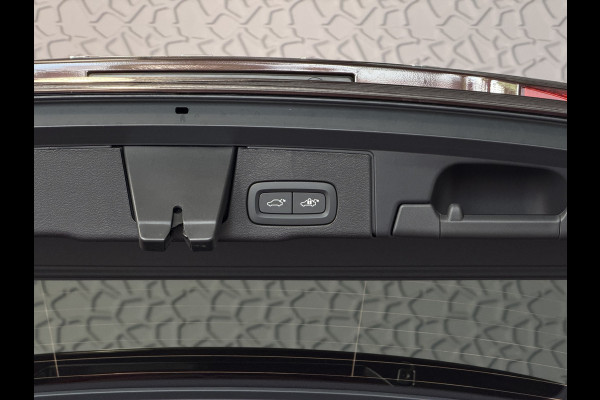 Volvo XC60 2.0 T8 455PK AWD PLUS DARK NIEUWE AUTO HARMAN KARDON 360.CAM STOEL/STUUR VERW LEER