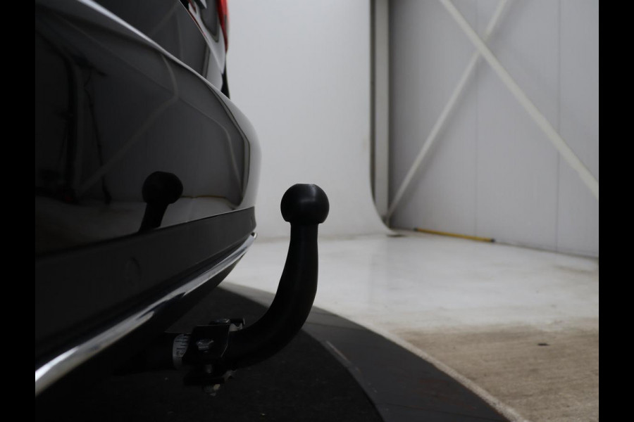Mercedes-Benz C-Klasse Estate 180 Business Solution | Half leder | Stoelverwarming | Navigatie | Bluetooth | Camera | Park assist | Cruise control | Climate control | Elektrische achterklep | Trekhaak