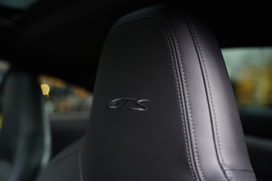 Porsche 911 992 3.0 Carrera 4 GTS Lifting Bose Sport Chrono Schuifkanteldak